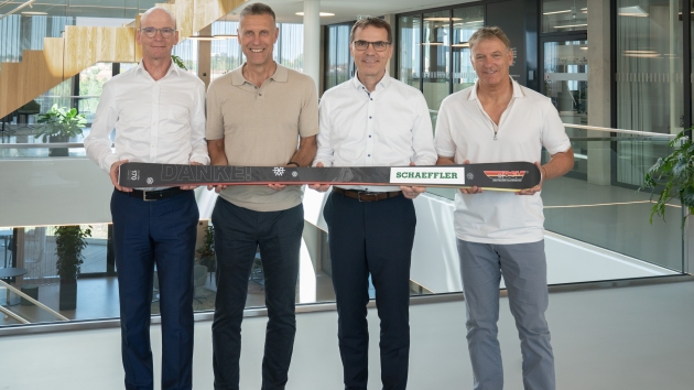 Schaeffler ist Technologiepartner des Deutschen Skiverbands - v.l.: Prof. Dr. Tim Hosenfeldt (Leiter Zentrale Technologien bei Schaeffler), Karlheinz Waibel (Bundestrainer Wissenschaft des DSV), Uwe Wagner (Vorstand Forschung und Entwicklung bei Schaeffler) und Wolfgang Maier (Vorstand Sport des DSV) - Quelle: Schaeffler